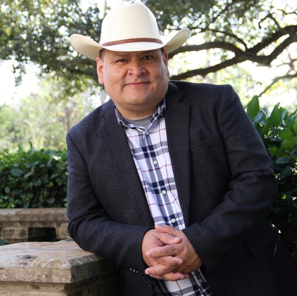 Meet your Posher, Alejandro - Picture 1 of 1